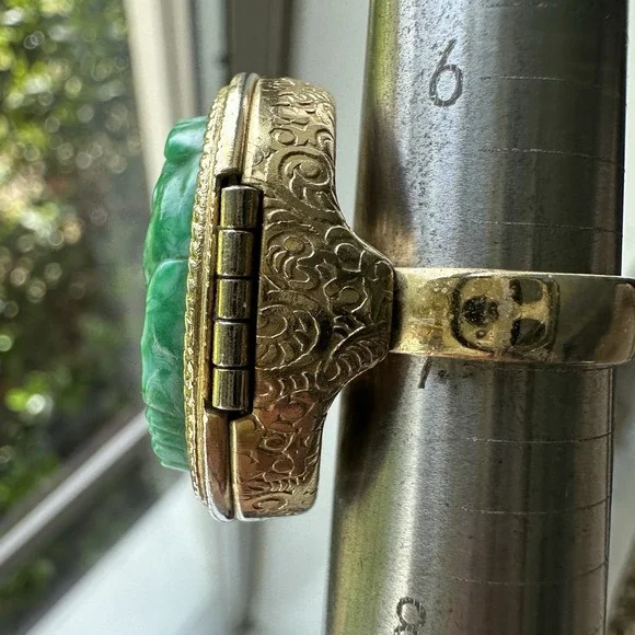 Vintage 1970s Avon Perfume Glacé Adjust Locket Ring Bird of Paradise Faux Jade - Picture 5 of 12